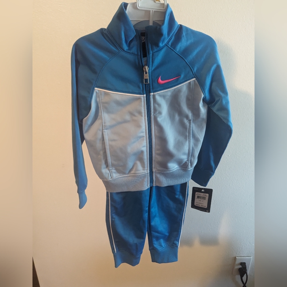 Classic Nike style for your little guy 2 pc